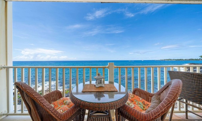 Kailua-Kona Condo | Hale Kona Kai 213 - Absolute Oceanfront Condo in Town - Big Wrap Around Lanai