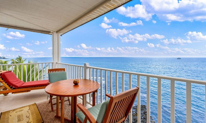 Kailua-Kona Condo | Hale Kona Kai 401 - Absolute oceanfront condo with wrap around lanai