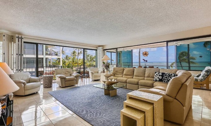 Waialae Iki Condo | Hale Moana~Beachfront