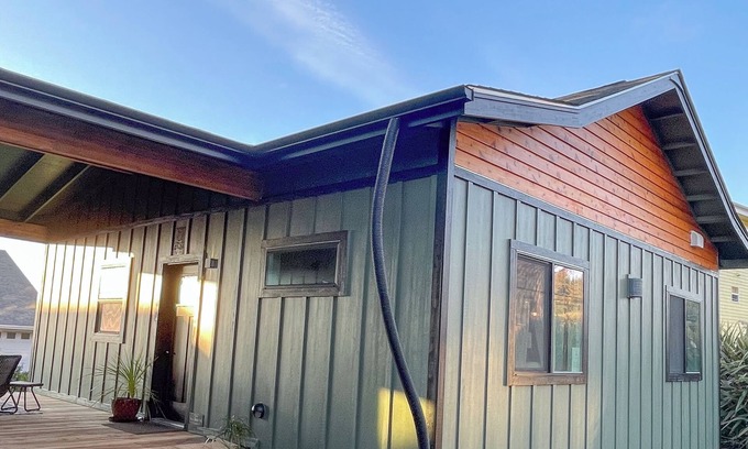 Yachats Cottage | Hale Nalu " House of the Waves ": 2-bedroom ocean view cottage in Yachats