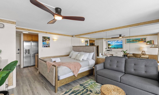Waikiki Apartment | Hale Nalu Waikīkī Oceanview King Bed Island Colony Studio