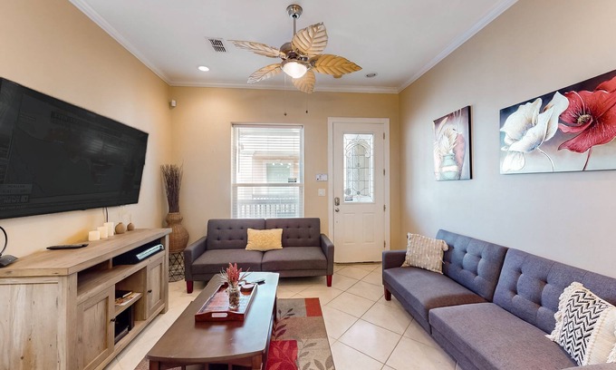 South Padre Island Condo | Half a Block to the Beach Condo w/AC, WiFi, Private Laundry & Shared Pool