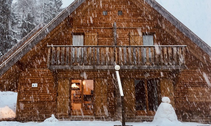 La Joue du Loup House | HALF LOVELY CHALET CLOSE TO TRACKS, WIFI