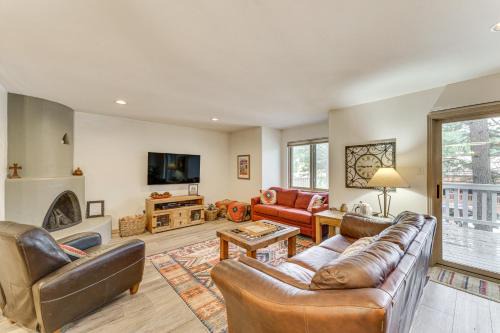 Angel Fire House | Half Mi to Angel Fire Resort Townhome with Grill!