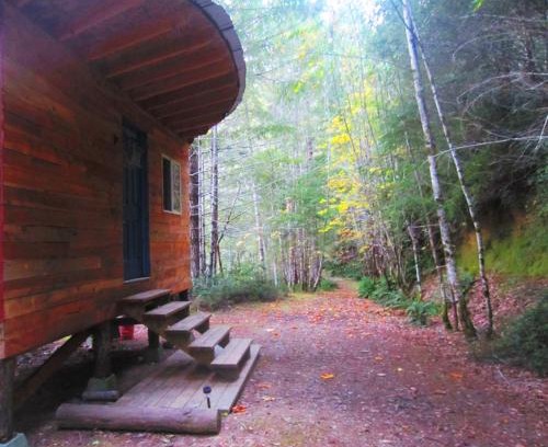 Gasquet House | Half Moon Cabin at Sustainable Ecovillage