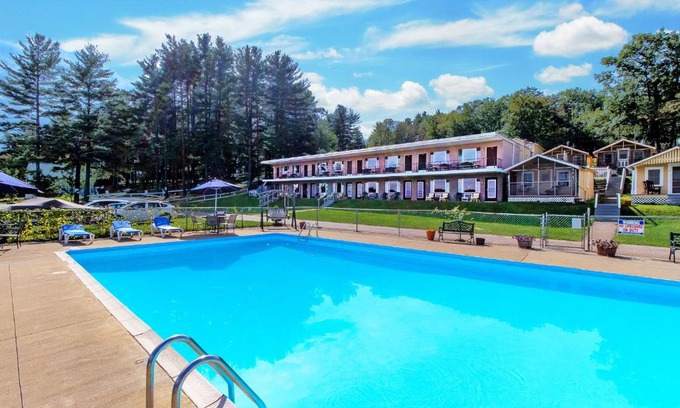 Weirs Beach Hotel | Half Moon Motel & Cottages