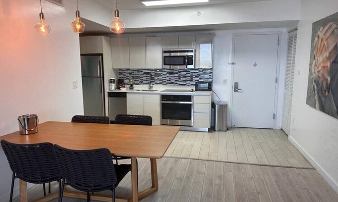 Hallandale Beach Apartment | Hallandale Beach Beautiful Apt w/Incredible views