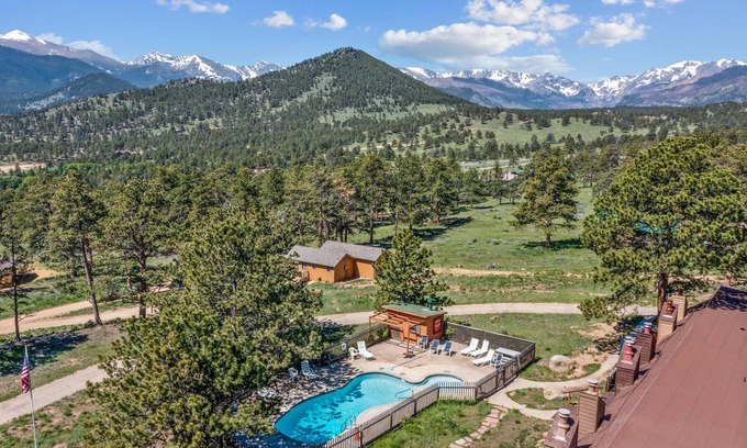 Estes Park Condo | Hallett Peak - 2 bedroom Newly Remodled