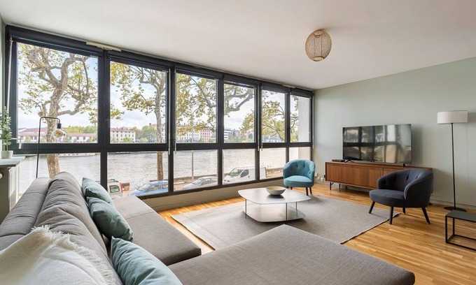 5th Arrondissement Apartment | Hamac Suites - Quai des étroits - Vue sur Saône