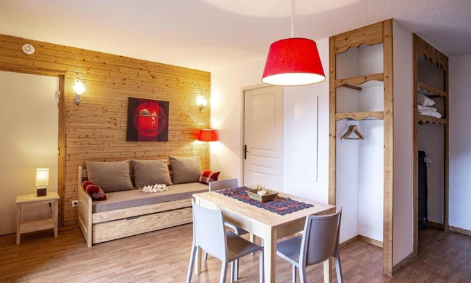 Orelle Apartment | Hameau 6 002 - SPA & PISCINE studio 4 pers