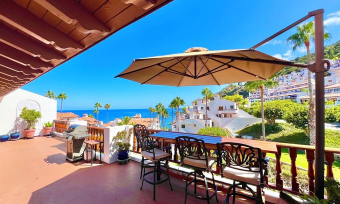 Avalon Condo | Hamilton Cove 2-bedroom condo with golf car & A/C in pleasant Catalina Island