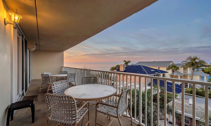 Indian Rocks Beach Condo | Hamilton House 306 is a Gold 3-bedroom 2 bath Gulf Front Condo