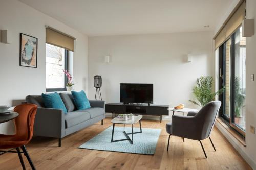 Hammersmith Broadway Apartment | Hammersmith Mews by Viridian Apartments