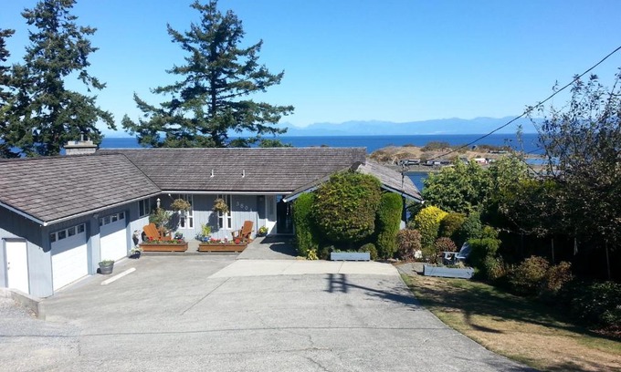 Regional District of Nanaimo House | Hammond Bay Oceanside Guesthouse