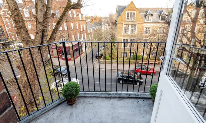 Frognal and Fitzjohns Apartment | Hampstead Lux Flat-Hosted by Sweetstay