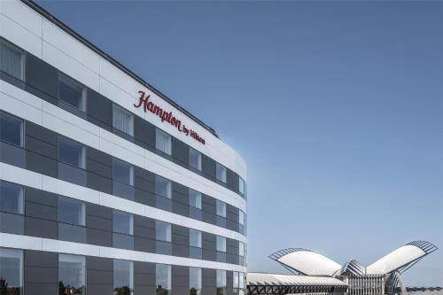 Colombier-Saugnieu Hotel | Hampton By Hilton Lyon Airport