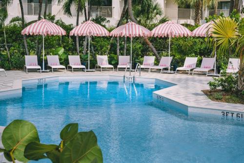 Seven Mile Beach Resort | Hampton by Hilton Grand Cayman Seven Mile Beach