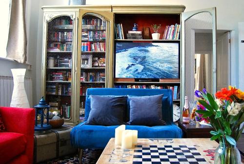 East Molesey Apartment | Hampton Court Snug Walk to train & palace