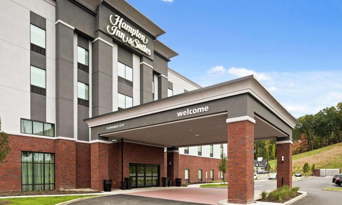 Cranberry Township Hotel | Hampton Inn & Suites Cranberry Township/Mars