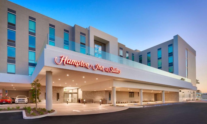 Anaheim Resort Hotel | Hampton Inn & Suites Anaheim Resort Convention Center