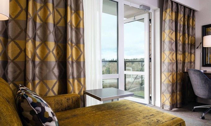 Maple Leaf Hotel | Hampton Inn & Suites by Hilton Seattle/Northgate