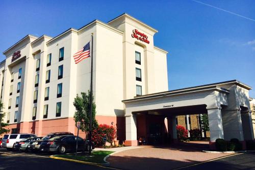 Greenbrier West Hotel | Hampton Inn & Suites Chesapeake-Battlefield Boulevard