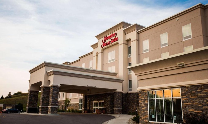 Minot Hotel | Hampton Inn & Suites Minot