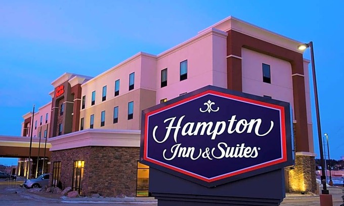 Bismarck Hotel | Hampton Inn & Suites Bismarck Northwest