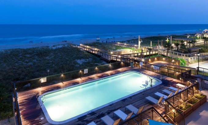 Carolina Beach Hotel | Hampton Inn & Suites Carolina Beach Oceanfront