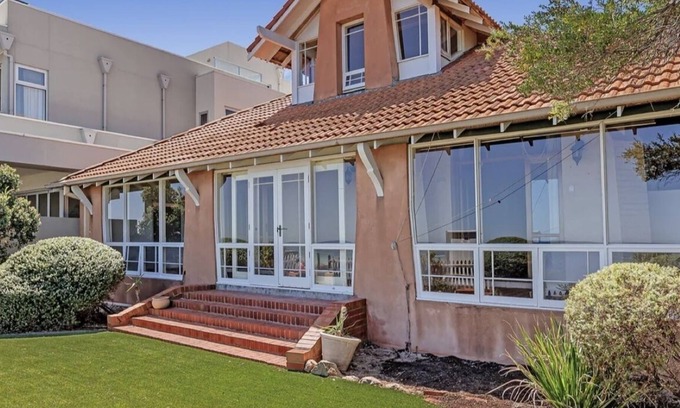 Henley Beach South House | HAMPTONS BEACHFRONT 🙌VIEWS ✅FREE WIFI ✅ NETFLIX ✅ KID FRIENDLY ✅ LG GROUPS ✅
