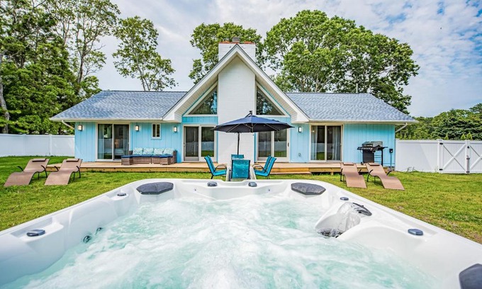 Hampton Bays Ski Chalet | Hamptons retreat w/ hot tub + loft only minutes to the beach