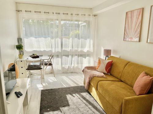 Le Chesnay Apartment | HanaHome 2 adultes parking privé business & tourisme