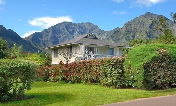 Hanalei House | Hanalei Hideaway, walk to picturesque Hanalei Bay!