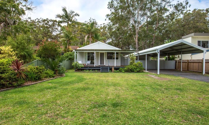 Myola House | Hanalei - Pet Friendly - Directly Opposite Waterfront