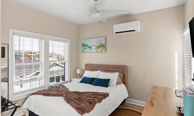 Kure Beach Cottage | Hanby Hideaway~ Cottages @ Kure ~ Beach, Fishing, Pool, Walk to Pier