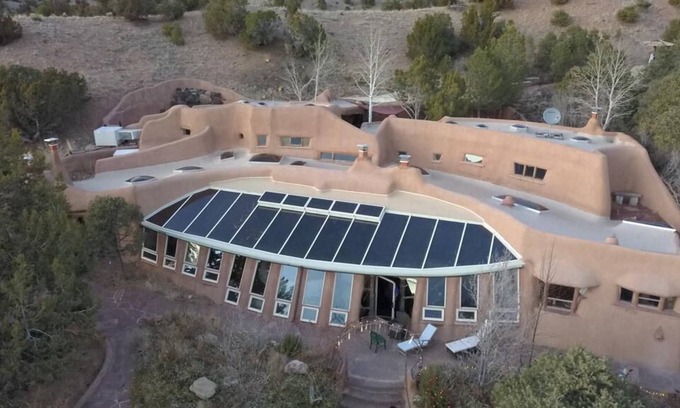 La Tierra House | Handcrafted sanctuary on 10 acres only 15 minutes from Santa Fe plaza.