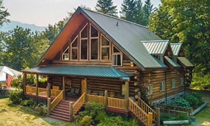 Gold Bar Cabin | Handsome 10-bedroom, 10-ensuite bathroom Private Mountain Lodge sleeps 28+