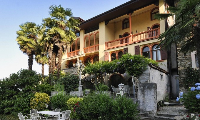 Montegrino Valtravaglia House | Handsome villa with magnificent garden and large pool