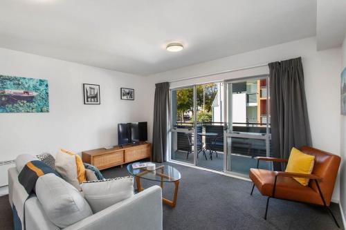Merivale Apartment | Handy CBD Covered Free Parking Gym 2 Bdrm