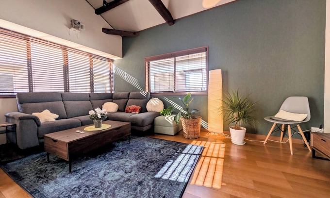 Ota House | Haneda/Shinagawa beautiful 4 BRM house/w full kitchen/living and tatami-art
