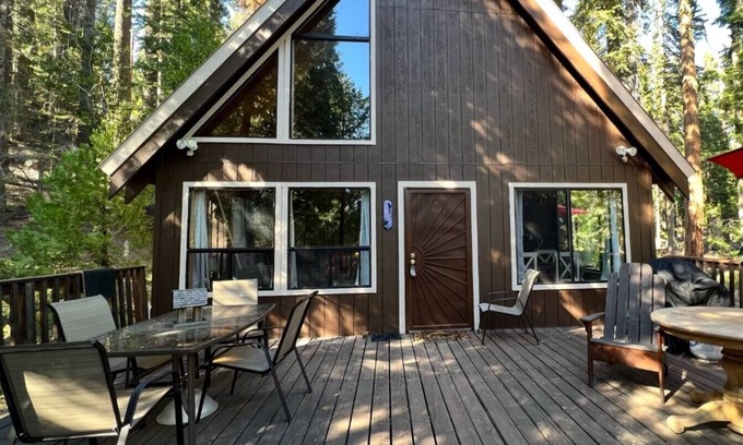 Shaver Lake Cabin | Hanes Hideaway-Cozy Cabin in the Woods