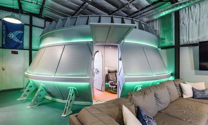 Hurricane House | Hangar 18 @ Area 51 | Themed | Pet Friendly