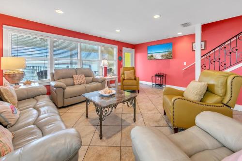 Sunnyside House | Hanging Out