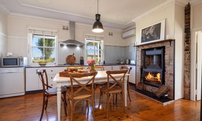 Bolong House | Hanigans Cottage