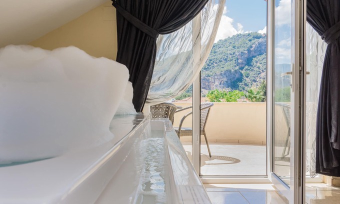 Dalyan City Center Villa | Hankelma 6 Bed Villa All Ensuite,Private Pool,Disabled Accessible,2Mins To Town
