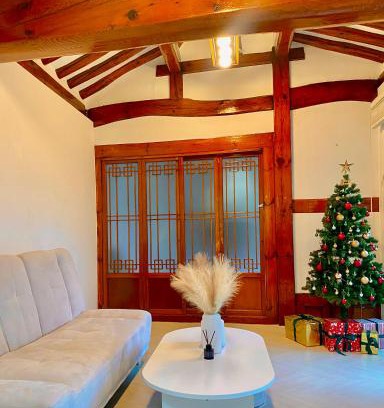 Wangsimniil-tong House | Hanok Bomoon