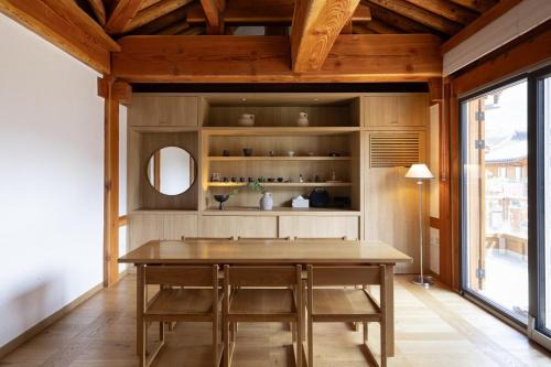 Jingwan-dong House | Hanok Khaki, Eunpyeong Hanok Village