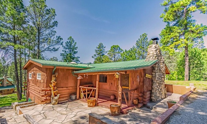 Ruidoso Cabin | Happy Bears Cabin: Be as happy as the bears at Happy Bears Cabin! Pet friendly.