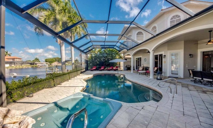 Caloosahatchee Villa | Happy Cape 24 – a spacious 3-bedroom villa in Cape Coral, ideal for families or couples.