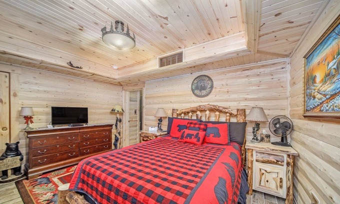 Harbor Springs Bed & Breakfast | Happy Days and Nights - Bear's Den